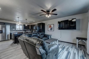 Mini-rushmore Home, High On Hill Over Rapid City!